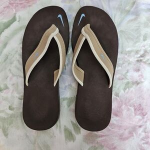 Nike Dark Brown and Beige Flip Flops Foam Sole Beach Ready Comfort Like New